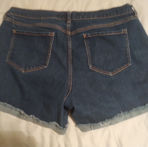 Ladies Jeans short - Picture 2 of 3